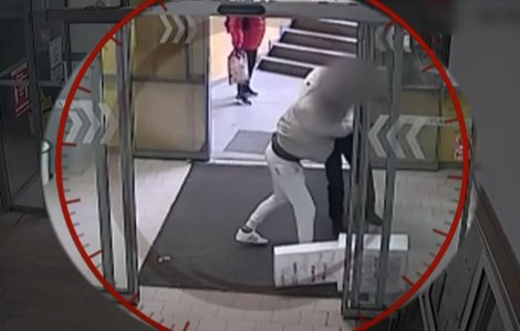 Polițist snopit în bătaie de un vasluian din cauza restricțiilor