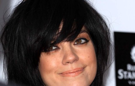  Video  Lily Allen compune pentru "Bridget Jones Diary"
