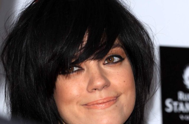 [VIDEO] Lily Allen compune pentru "Bridget Jones Diary"