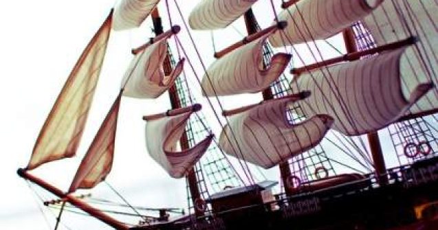 Militar roman ranit pe un vas capturat de piratii somalezi