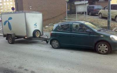 A furat o masina cu tot cu...