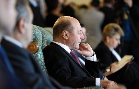 Iliescu, despre Basescu: Are maiestria jocului de picioare