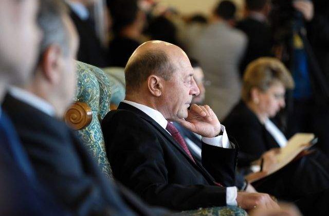Iliescu, despre Basescu: Are maiestria jocului de picioare
