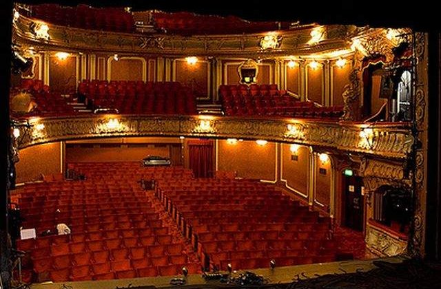 Acoperisul unui teatru din centrul Londrei s-a prabusit in timpul unui spectacol