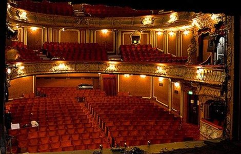 Acoperisul unui teatru din centrul Londrei s-a prabusit peste public