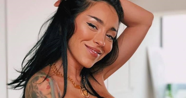 Ruby, judecată de internauți după ce a pozat de nenumărate ori în ipostaze fierbinți! Cum a reacționat artista