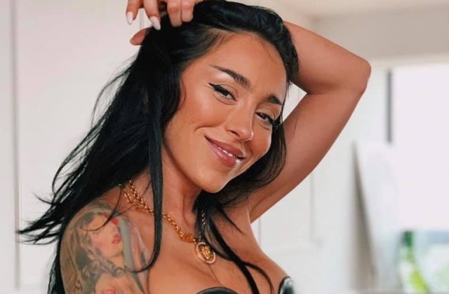 Ruby, judecată de internauți după ce a pozat de nenumărate ori în ipostaze fierbinți! Cum a reacționat artista 