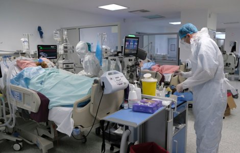 Pacienții români infectați cu COVID-19 vor fi transferați în Danemarca și Cehia