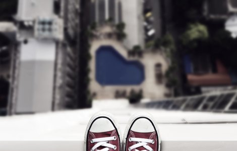 O tânără din Craiova s-a aruncat de la etajul 3 după ce a fost violată