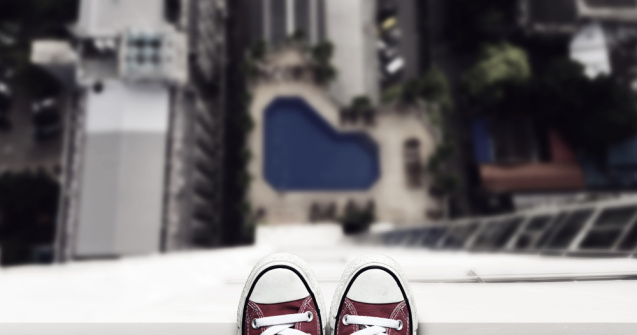 O tânără din Craiova s-a aruncat de la etajul 3 după ce a fost violată