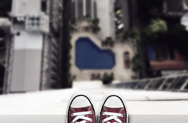 O tânără din Craiova s-a aruncat de la etajul 3 după ce a fost violată