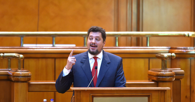 AUR cere Ministerului Educației să renunțe la condiționarea redeschiderii fizice a școlilor de gradul de vaccinare