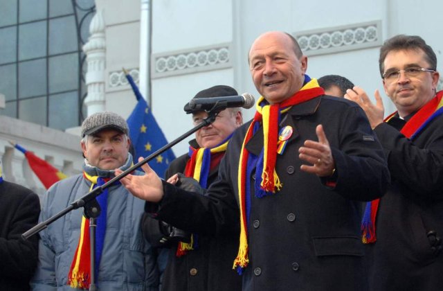 Basescu spune "lucruri trasnite"