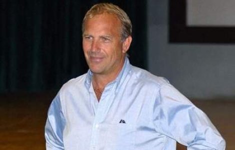 Kevin Costner, tata pentru a saptea oara