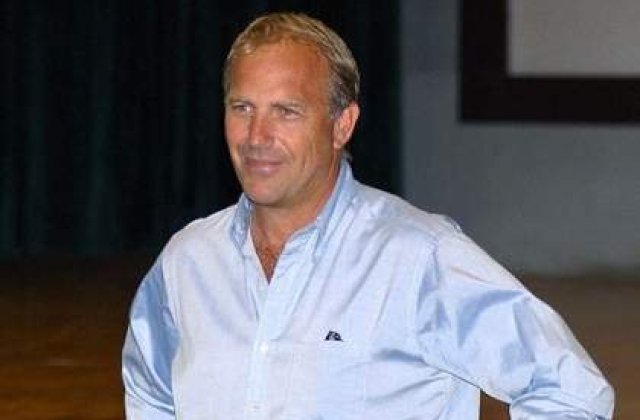 Kevin Costner, tata pentru a saptea oara