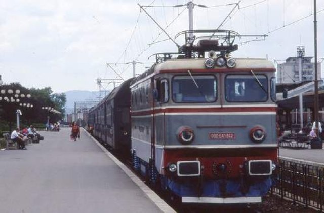 48 de trenuri CFR suplimentare ne duc la mare anul acesta