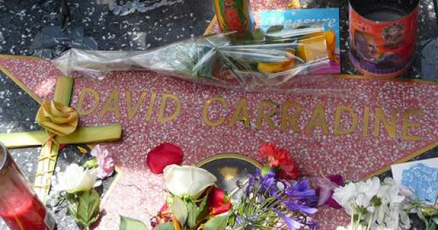 Vaduva lui David Carradine acuza o companie cinematografica pentru decesul actorului