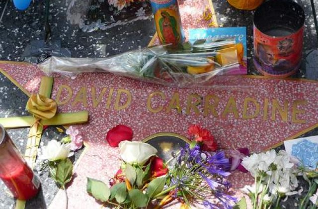 Vaduva lui David Carradine acuza o companie cinematografica pentru decesul actorului