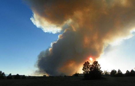Incendiu puternic in Capitala, extins la doua case din apropiere