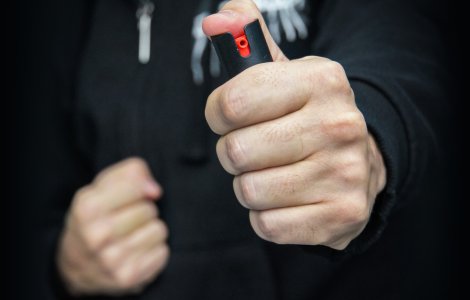 O profesoară din Iași a ajuns la spital după ce un elev a făcut o glumă cu spray