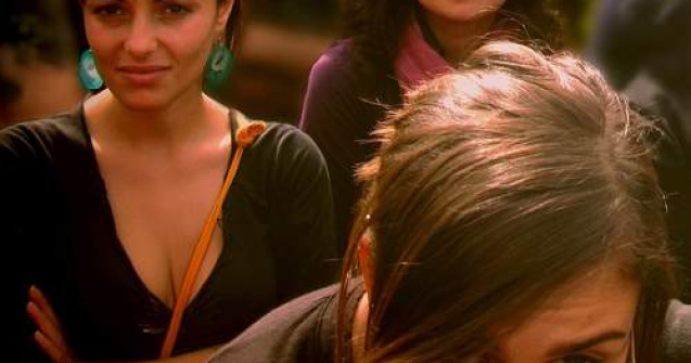 Ce sansa au femeile intr-o lume tot mai saraca?