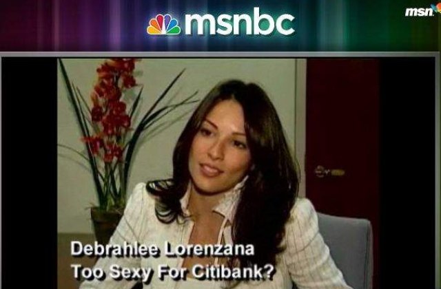 [VIDEO] Concediata pentru ca era prea sexy