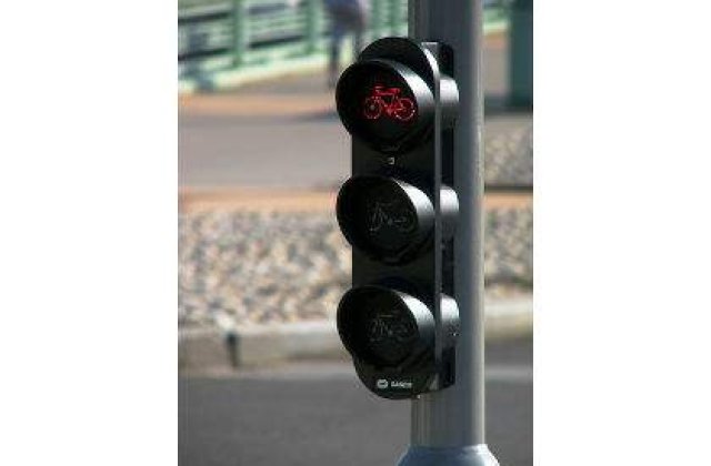 Masina care comunica cu semafoarele