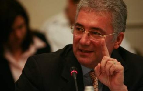 Videanu se distreaza cu institutiile Romaniei