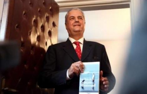 Anastase: "Adrian Nastase se apropie rapid de periferia politicii"