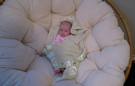  Video  Bebelus cat un creion