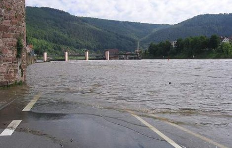 Mii de persoane din Europa Centrala si de Est, evacuate din cauza inundatiilor