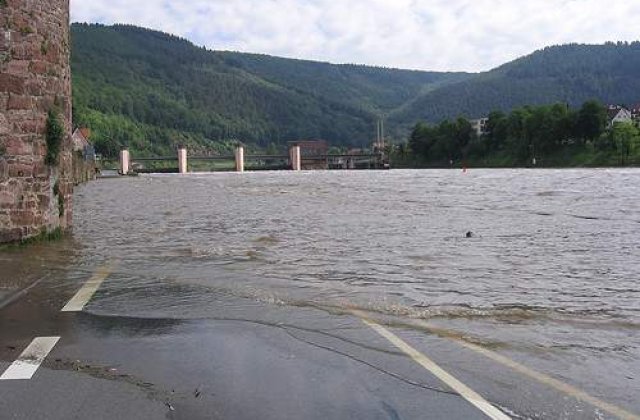 Mii de persoane din Europa Centrala si de Est, evacuate din cauza inundatiilor