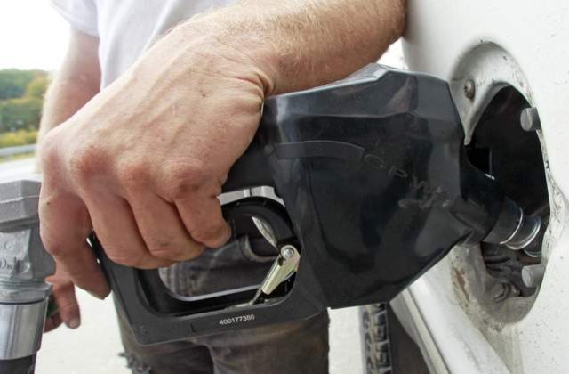 Benzina se scumpeste in Noaptea de Revelion. Cat vom plati?