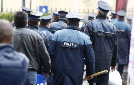 Politistii si militarii vor avea salarii mai mari