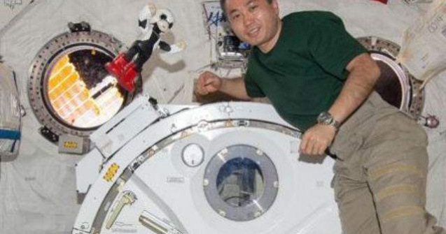 Premiera mondiala: Un robot si un astronaut au stat de vorba in spatiu