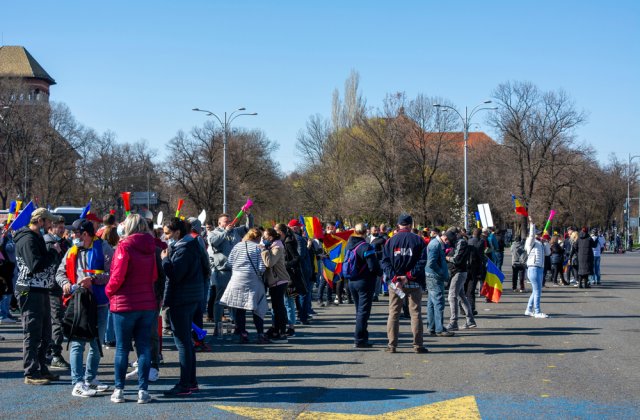 Proteste în fața sediilor partidelor politice împotriva certificatului verde COVID la locul de muncă
