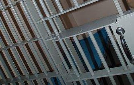 I s-a refuzat eliberarea conditionata pentru ca avea firimituri pe masa din celula