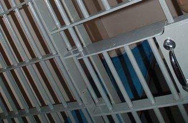 I s-a refuzat eliberarea conditionata pentru ca avea firimituri pe masa din celula