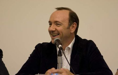Cat costa un pranz cu Kevin Spacey?