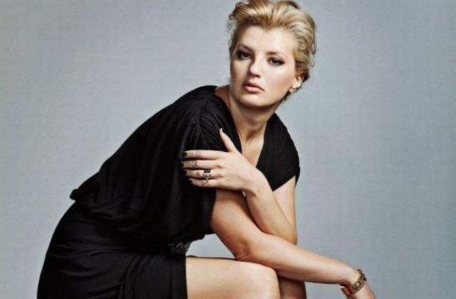 Ioana Basescu a fost ceruta in casatorie de Craciun