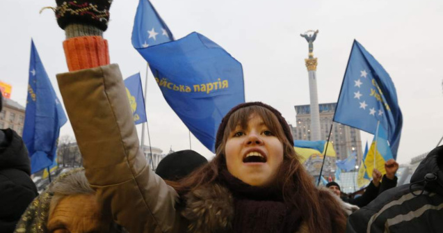 Zeci de mii de persoane protesteaza la Kiev