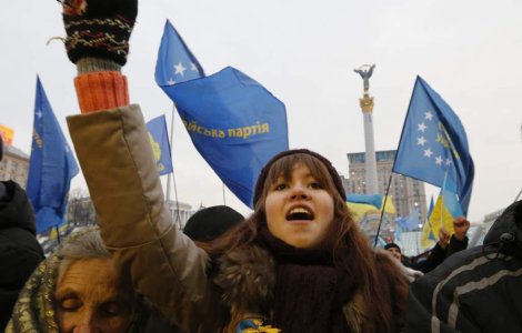 Zeci de mii de persoane protesteaza la Kiev