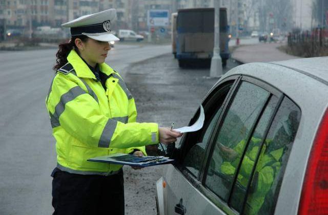 Aproape 15.000 de amenzi si peste 600 de permise auto retinute in weekend
