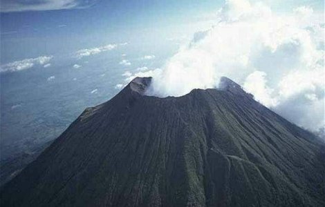 Un vulcan a erupt in El Salvador: Peste 2 mii de evacuati