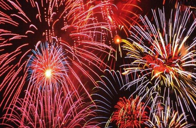 Mii de oameni din marile orase, asteptati sa petreaca Revelionul in strada