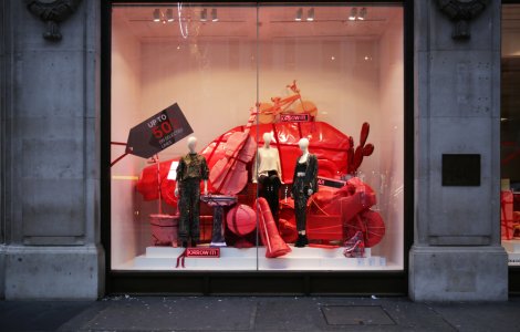 ANPC-ul continuă vânătoarea de reduceri false de Black Friday 2021. A amendat alți 22 de retaileri, între care Meli Melo, Lensa și H&M