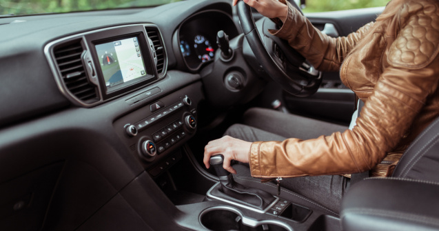 Mașinile cu volanul pe dreapta ar putea fi interzise pe drumurile din România