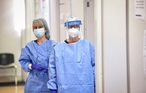 Elevă din Cluj, vaccinată accidental cu un ser aprobat pentru cei peste 18 ani. Cum își explică rudele fetei confuzia