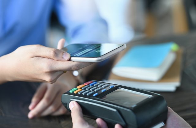 Profesorii care oferă meditații, obligați să dețină casă de marcat sau POS pentru a elibera bon fiscal