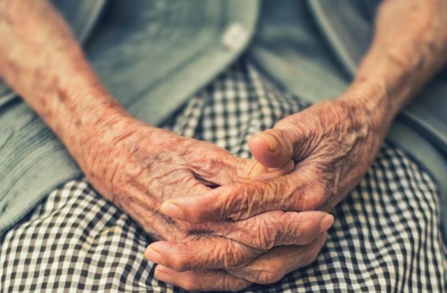 Cum să ai mai multă grijă de bunici, fără a-ți schimba modul de viață